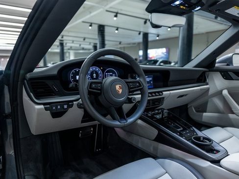 Certified 2025 Porsche 911 Carrera image 4