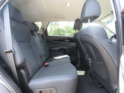 Used 2019 Kia Sorento AWD V6 image 16