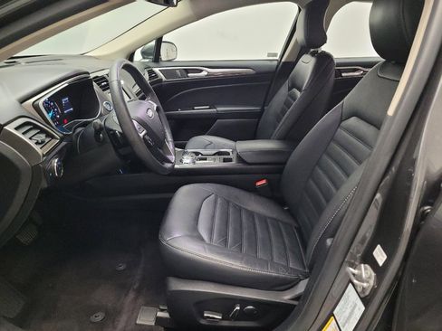 Used 2017 Ford Fusion SE w/ Fusion SE Technology Package image 17