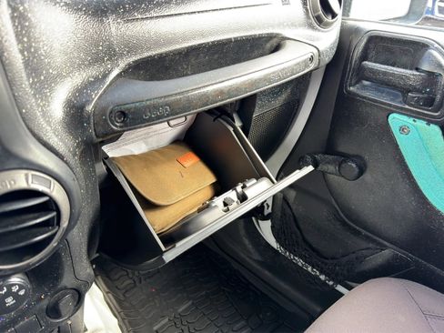 Used 2014 Jeep Wrangler Unlimited Sport w/ Connectivity Group image 31