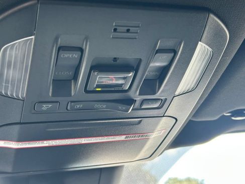 Used 2022 Toyota Highlander XSE FWD image 21