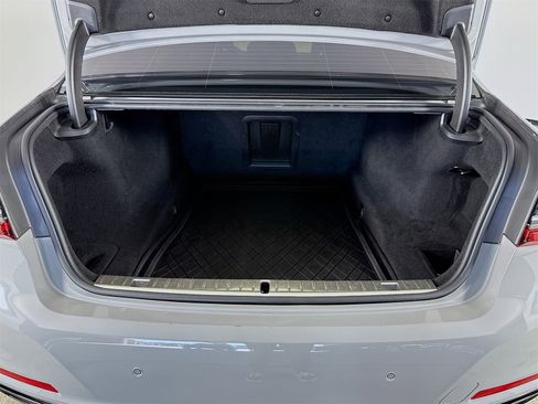 Used 2021 BMW 750i xDrive w/ Executive Package image 28