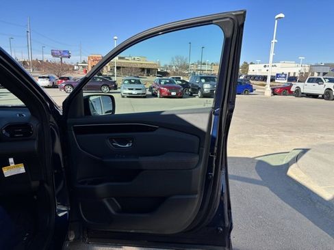 Certified 2025 Honda Pilot Sport image 24