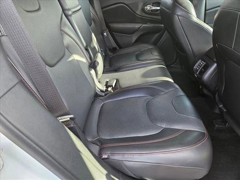 Used 2016 Jeep Cherokee Trailhawk w/ Comfort/Convenience Group image 21