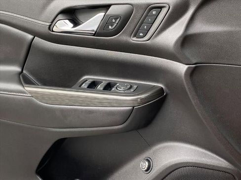 Certified 2022 GMC Acadia SLT w/ Technology Package image 22