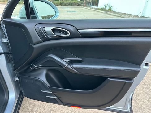 Used 2016 Porsche Cayenne image 23