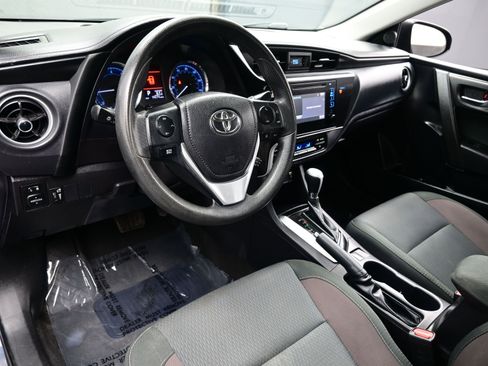 Used 2019 Toyota Corolla LE image 12