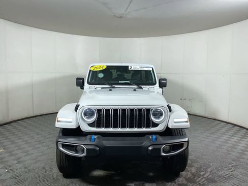Used 2024 Jeep Wrangler Sahara image 10