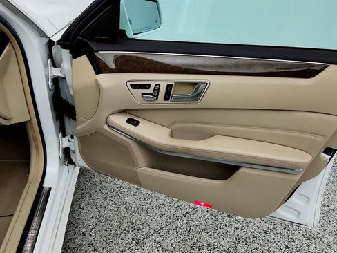 Used 2016 Mercedes-Benz E 350 4MATIC Sedan image 25