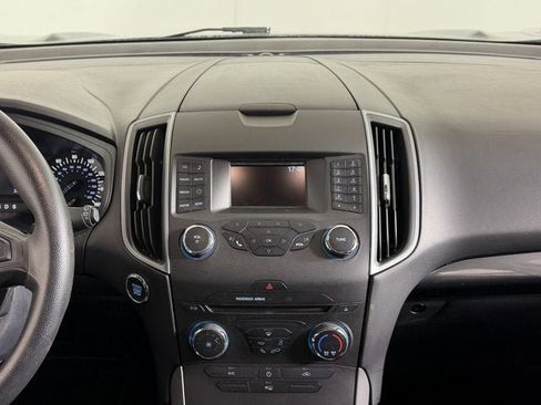 Used 2018 Ford Edge SE image 12