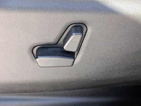 Used 2018 Jeep Grand Cherokee Overland image 18