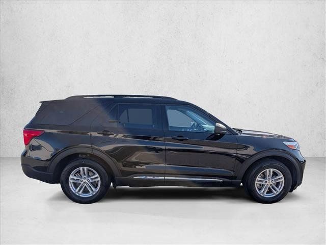 Used 2023 Ford Explorer XLT w/ Equipment Group 202A RWD image 4