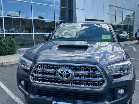 Used 2016 Toyota Tacoma TRD Sport w/ Towing Package AWD/4WD image 2