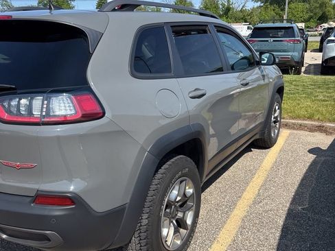 Used 2019 Jeep Cherokee Trailhawk w/ Comfort/Convenience Group AWD/4WD image 16