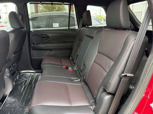 Used 2025 Honda Passport Black Edition image 5