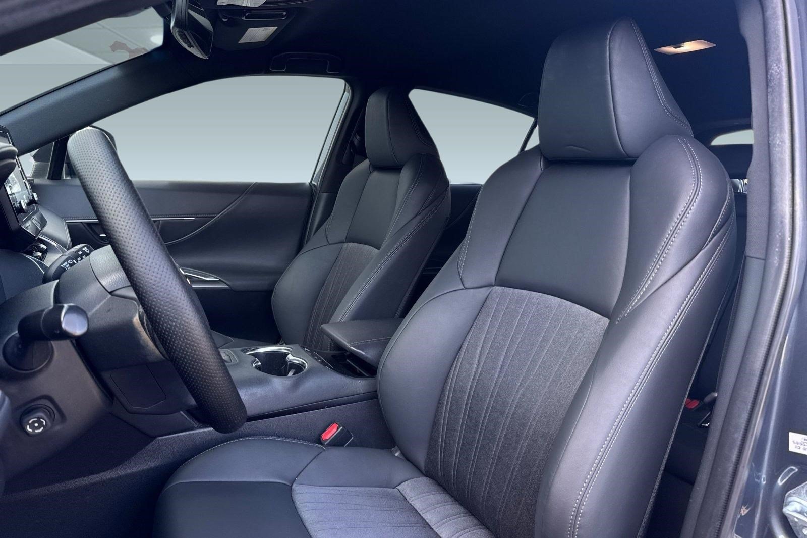 Used 2021 Toyota Venza XLE w/ Carpet Mat Package (TMS) AWD/4WD image 5