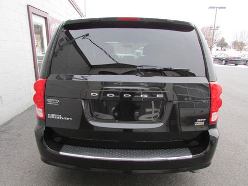 Used 2016 Dodge Grand Caravan SXT w/ UConnect Hands-Free Group image 3