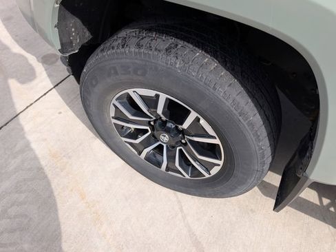 Used 2023 Toyota Tacoma TRD Sport w/ Technology Package image 7