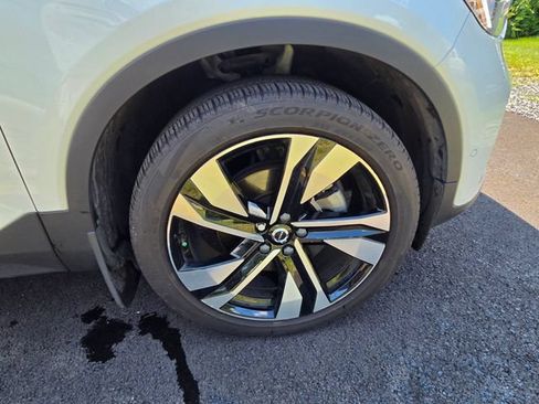 Used 2024 Volvo XC40 B5 Plus w/ Protection Package Premier AWD/4WD image 29