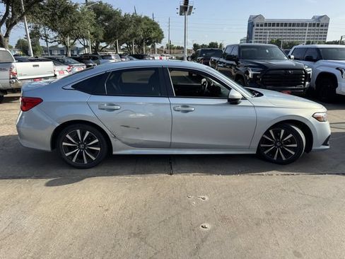 Used 2023 Honda Civic EX image 4