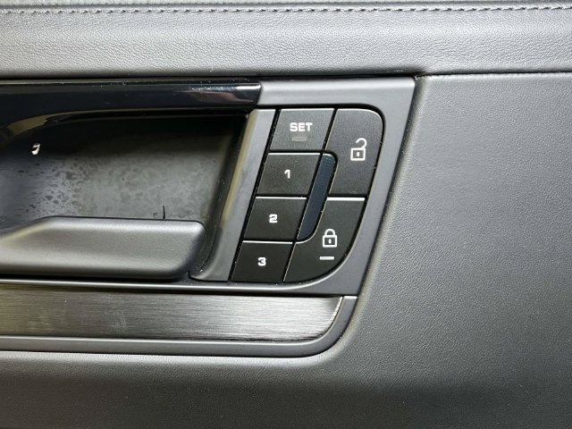 Certified 2025 Porsche Cayenne GTS AWD/4WD image 38