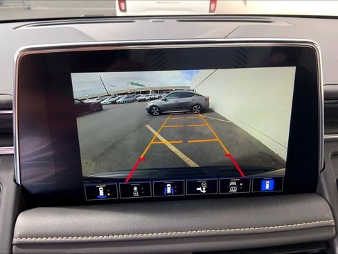 Used 2023 GMC Yukon XL SLT w/ SLT Luxury Package image 26