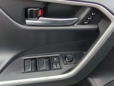 Used 2021 Toyota RAV4 Limited image 15