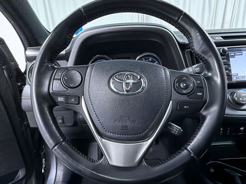 Used 2018 Toyota RAV4 SE image 26