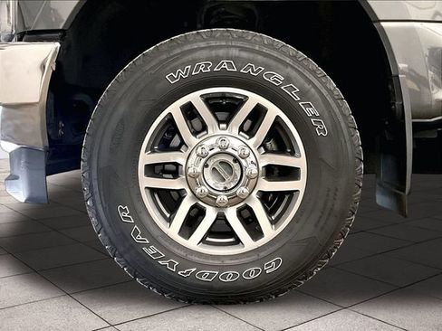 Used 2019 Ford F250 Lariat w/ Lariat Value Package AWD/4WD image 8