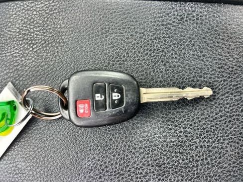 Used 2018 Toyota Highlander LE FWD image 21