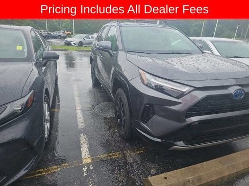Used 2022 Toyota RAV4 SE AWD/4WD image 3