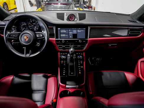 Used 2022 Porsche Macan GTS w/ Sport Chrono Package image 19