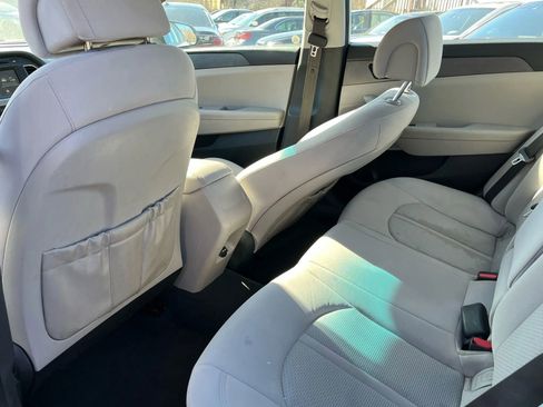 Used 2017 Hyundai Sonata SE image 12
