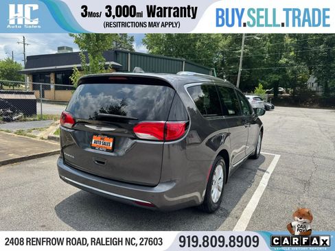 Used 2019 Chrysler Pacifica Touring-L FWD image 5