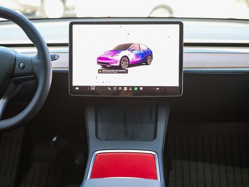 Used 2025 Tesla Model Y Long Range RWD image 13