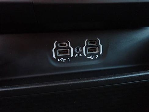 Used 2023 RAM 1500 Laramie AWD/4WD image 19