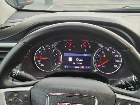 Used 2023 GMC Acadia SLT w/ Preferred Package AWD/4WD image 25