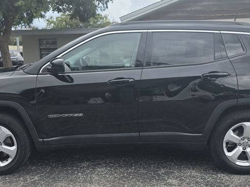 Used 2018 Jeep Compass Latitude image 2
