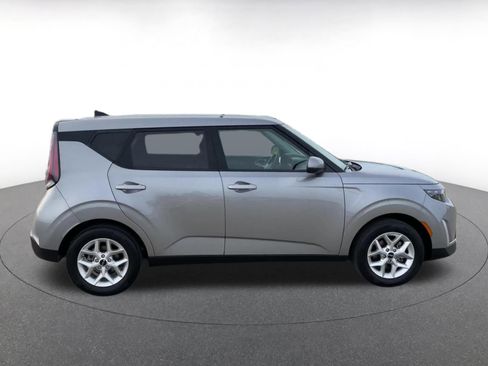 Used 2025 Kia Soul LX w/ LX Technology Package image 16