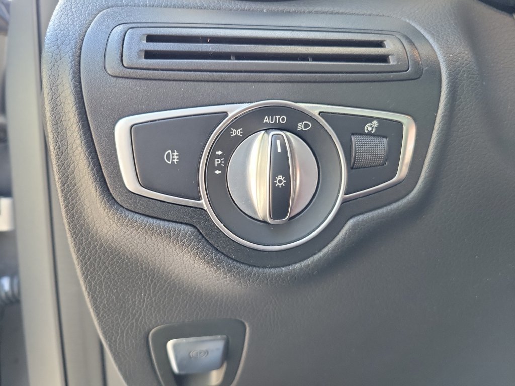 Used 2022 Mercedes-Benz GLC 300 image 34