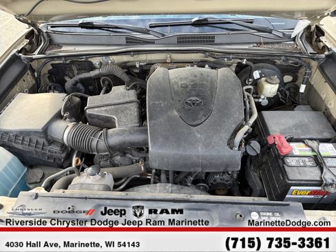 Used 2018 Toyota Tacoma SR5 w/ Four Season Floor Mat Package image 13