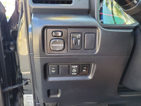 Used 2017 Toyota 4Runner TRD Off-Road AWD/4WD image 15