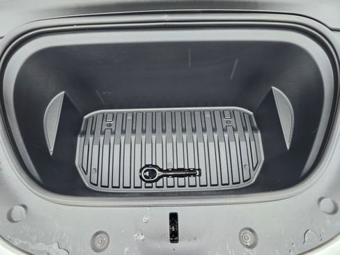 Used 2023 Tesla Model Y Long Range image 62