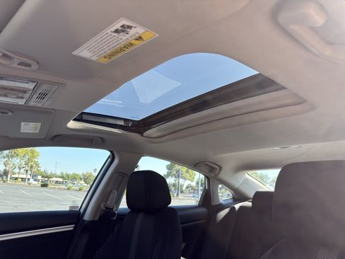 Used 2019 Honda Civic EX image 12