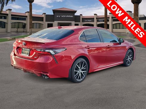 Used 2023 Toyota Camry SE image 8