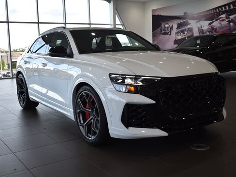 New 2026 Audi RS Q8 performance image 5