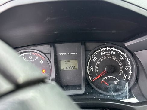 Used 2017 Toyota Tacoma SR w/ Tow Package AWD/4WD image 6