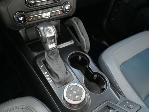 Used 2024 Ford Bronco Outer Banks w/ Sasquatch Package image 32