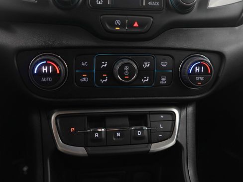 Used 2024 GMC Terrain SLT w/ Elevation Edition image 23