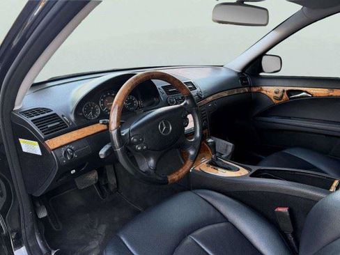 Used 2008 Mercedes-Benz E 350 4MATIC Sedan image 19
